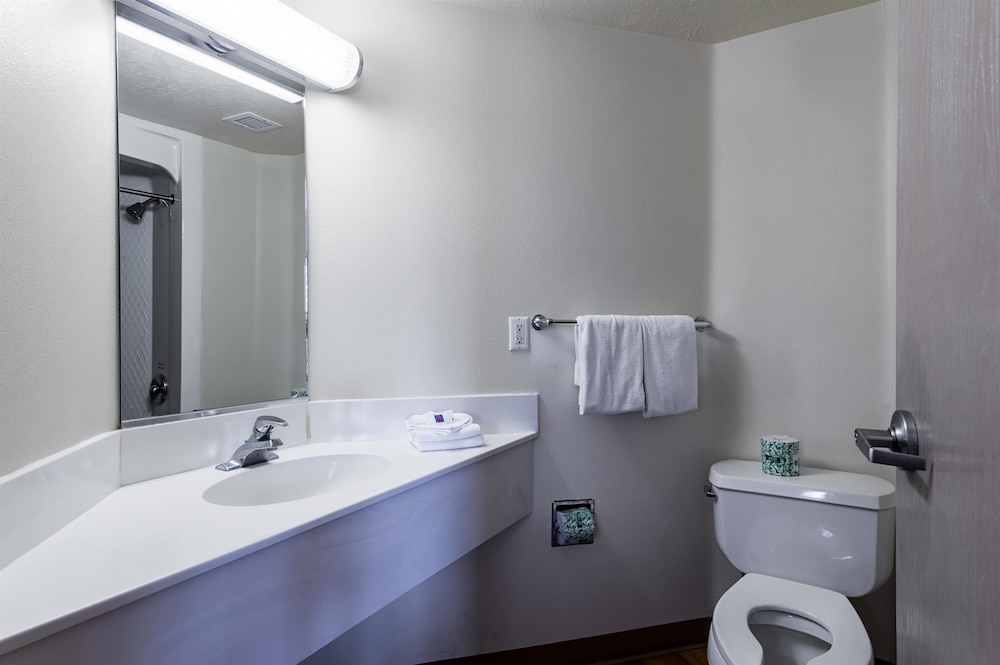 Standard Room, 2 Double Beds, Non Smoking - Photo 9