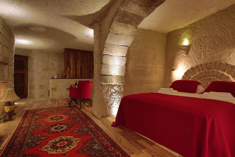 Deluxe Cave Room photo 2