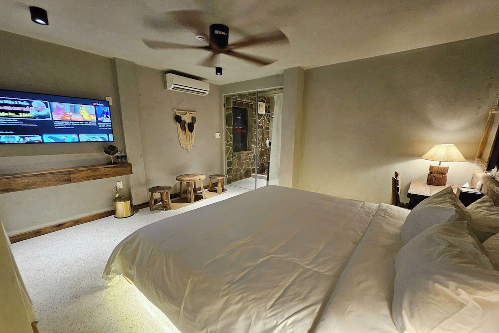 Deluxe Queen Room - Photo 4