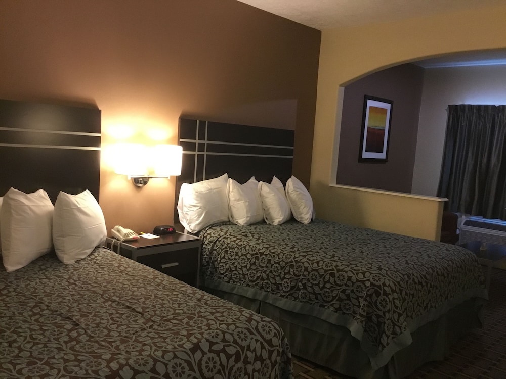 Suite, 2 Queen Beds, Smoking photo 2