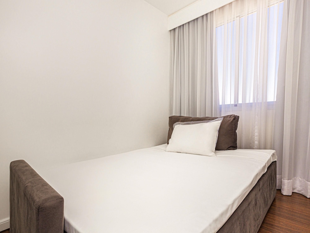 Junior Suite, Multiple Beds, City View thumbnail 6
