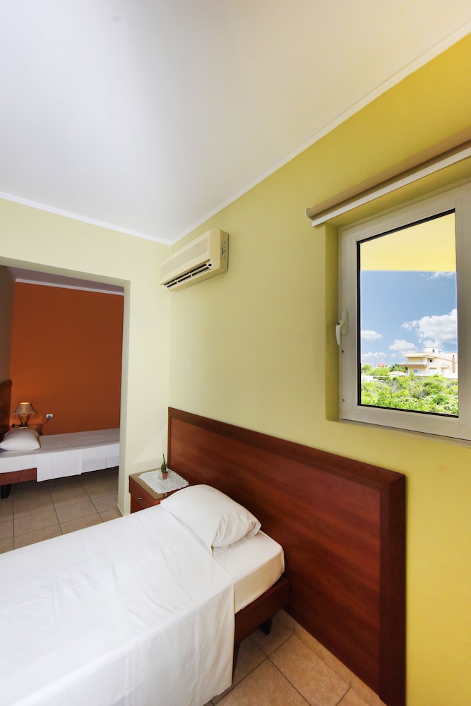 Suite, 2 Bedrooms, Garden View photo 3