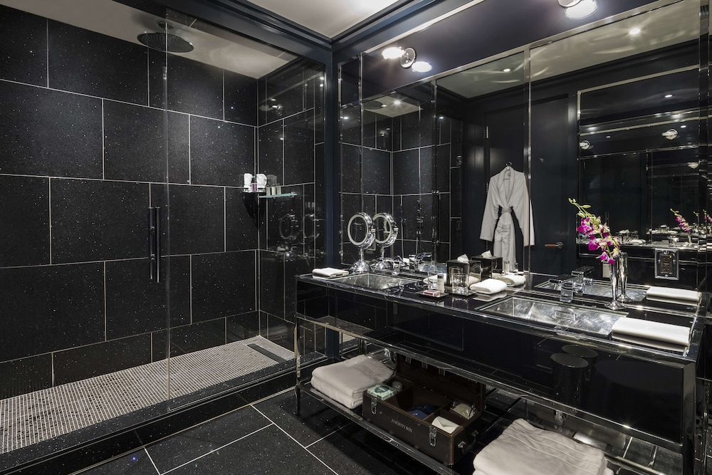 Deluxe Room, 1 King Bed, Accessible, Terrace (Roll-In Shower) thumbnail 5