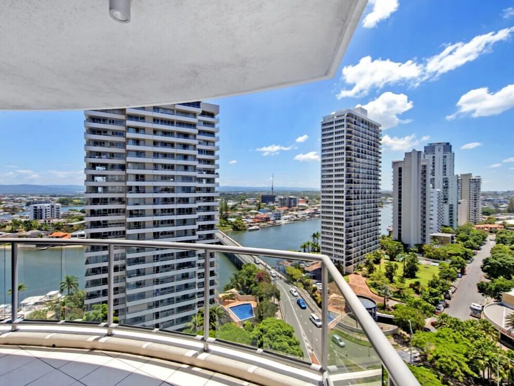 Two-Bedroom Apartment with Ocean View photo 2