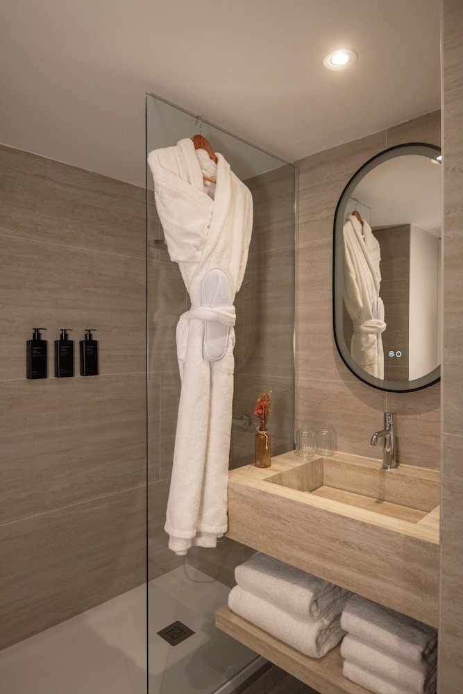 Deluxe Room - Renovated photo 3