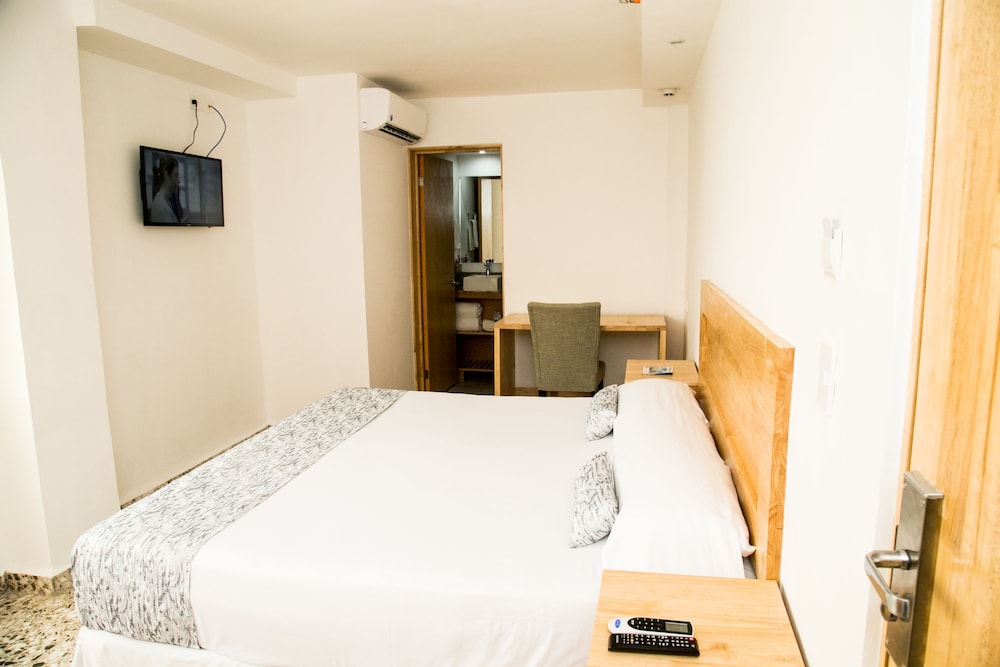 Deluxe Room, 1 King Bed, Non Smoking photo 1