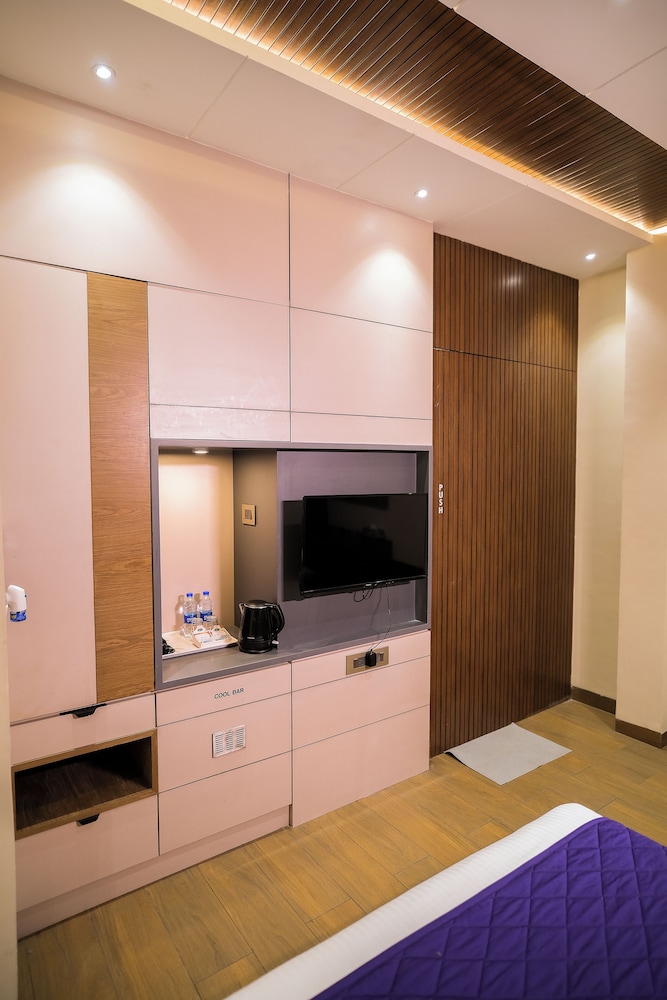 Family Room photo 3