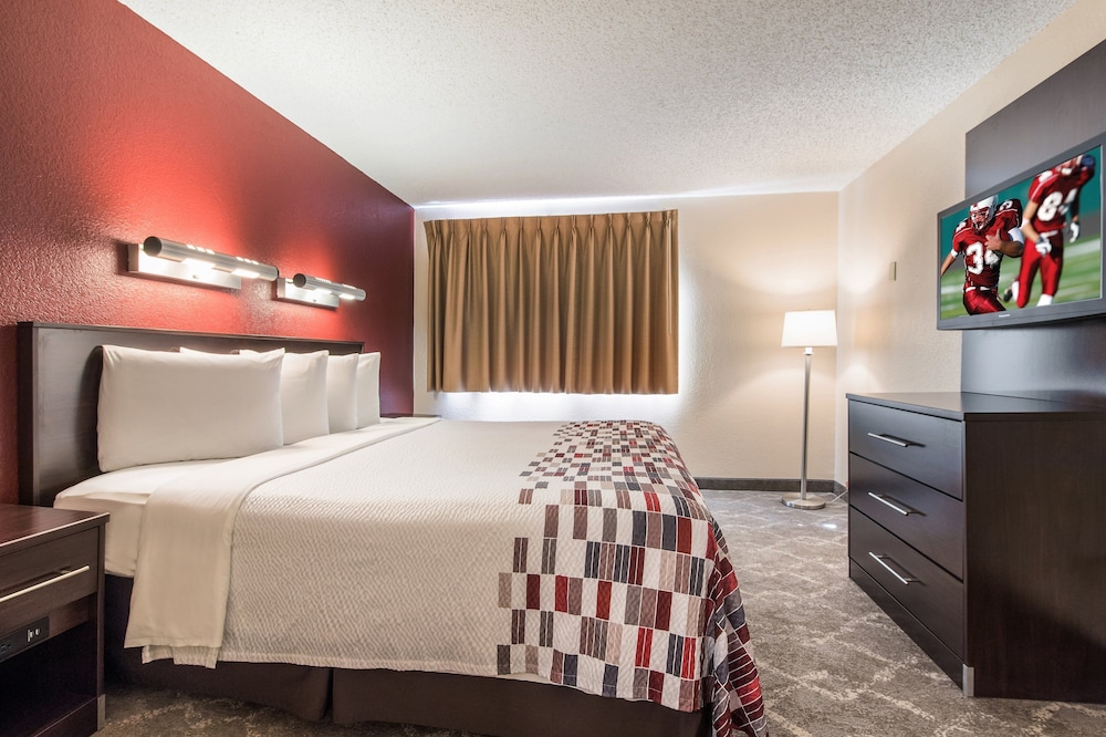 Suite, 1 King Bed with Sofa bed (Smoke Free) - Photo 4