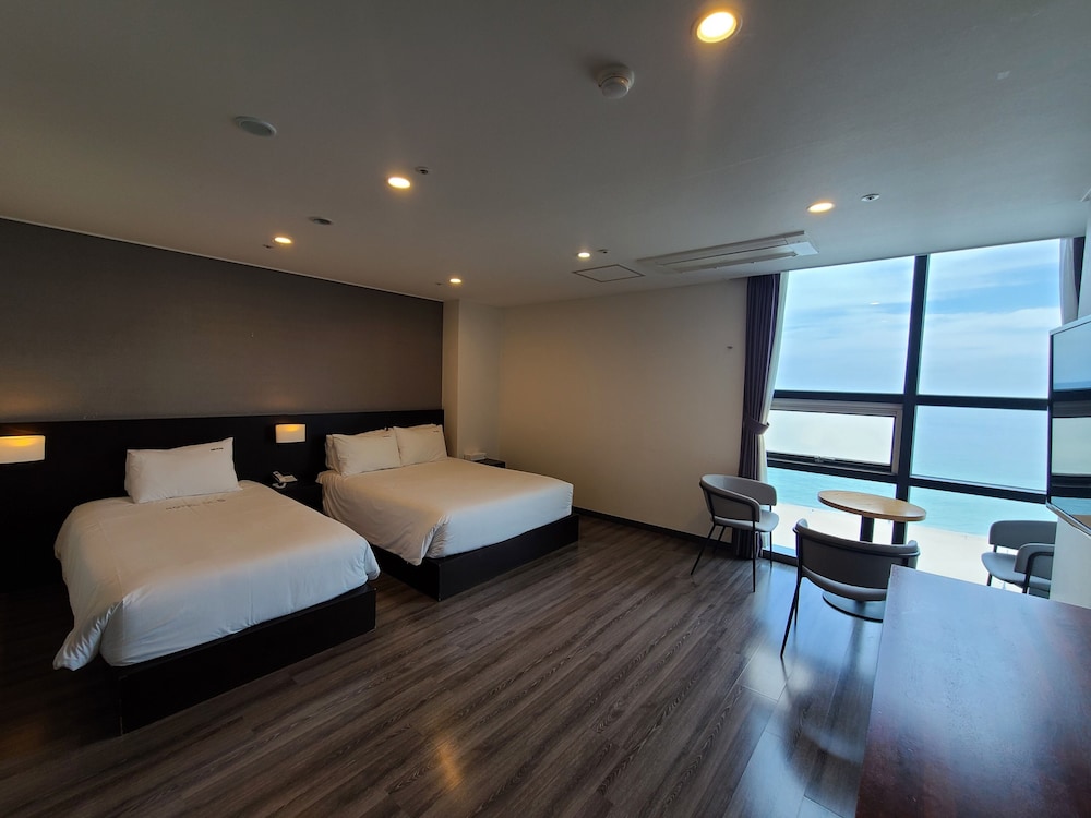Family Twin Room, Ocean View (Assigned upon Check-In) photo 1