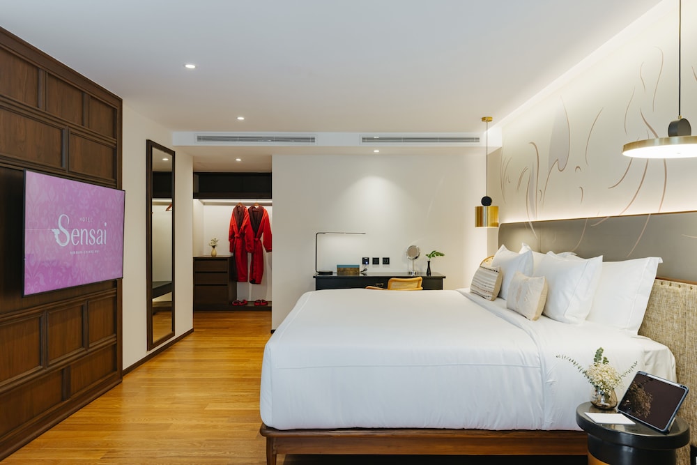 Corner Suite - Photo 11