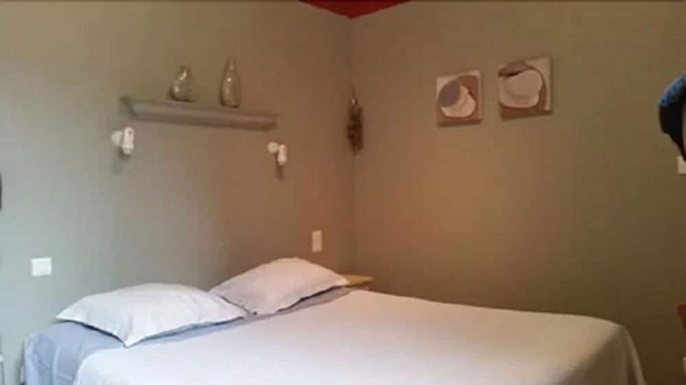 Courtyard Room - Photo 4