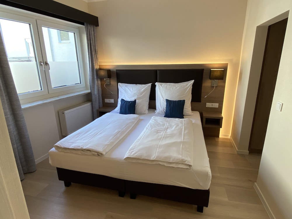 Superior Triple Room, Private Bathroom, Courtyard View (Erdgeschoss) - Photo 1
