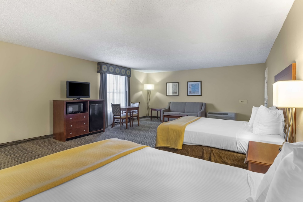 Standard Room, 2 Queen Beds, Non Smoking, Refrigerator & Microwave (with Sofabed;Oversized Room) photo 2