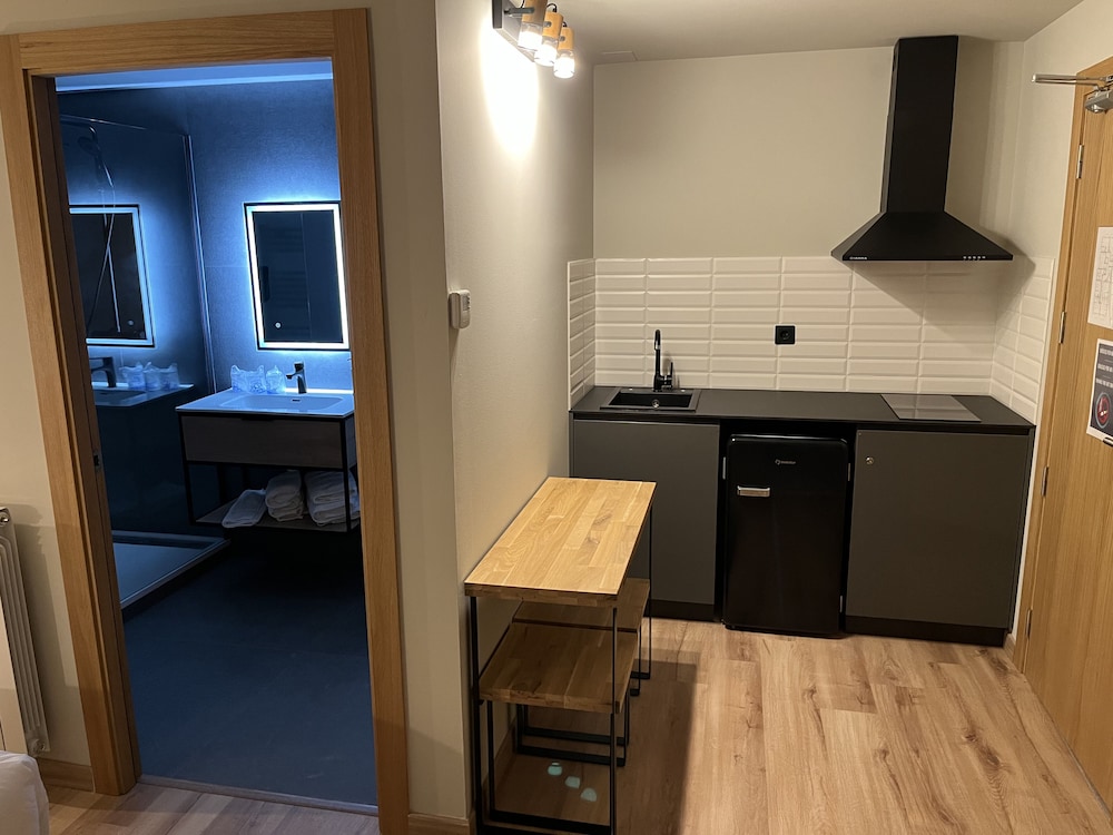 Double Studio with kitchen -1 double bed+1 bed photo 2