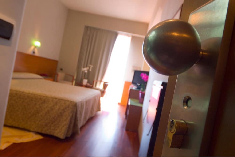 Double or Twin Room, Sea View - Photo 6