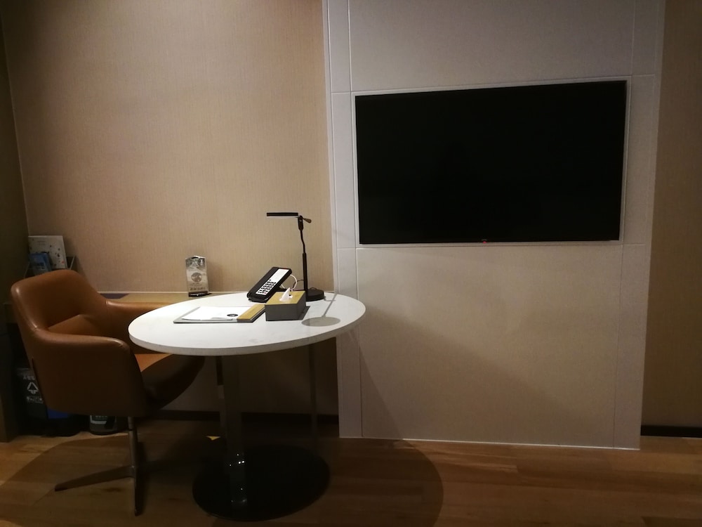 Superior Room, 1 King Bed photo 2