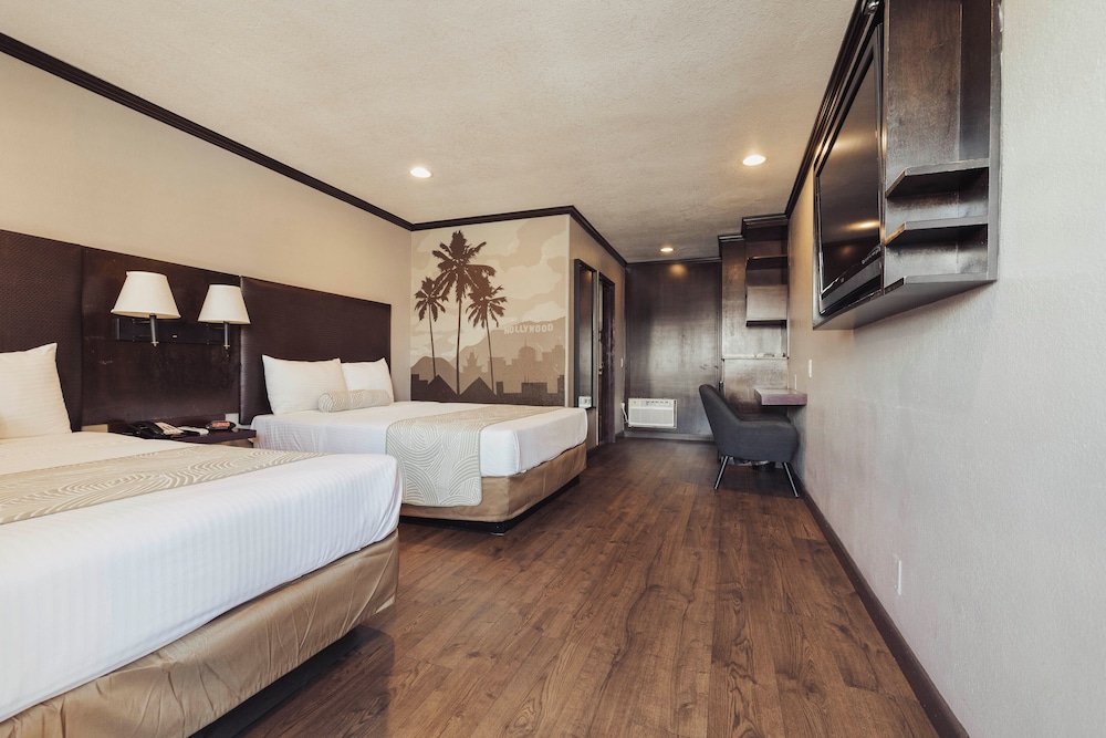Deluxe Room, 2 Queen Beds, Non Smoking photo 3