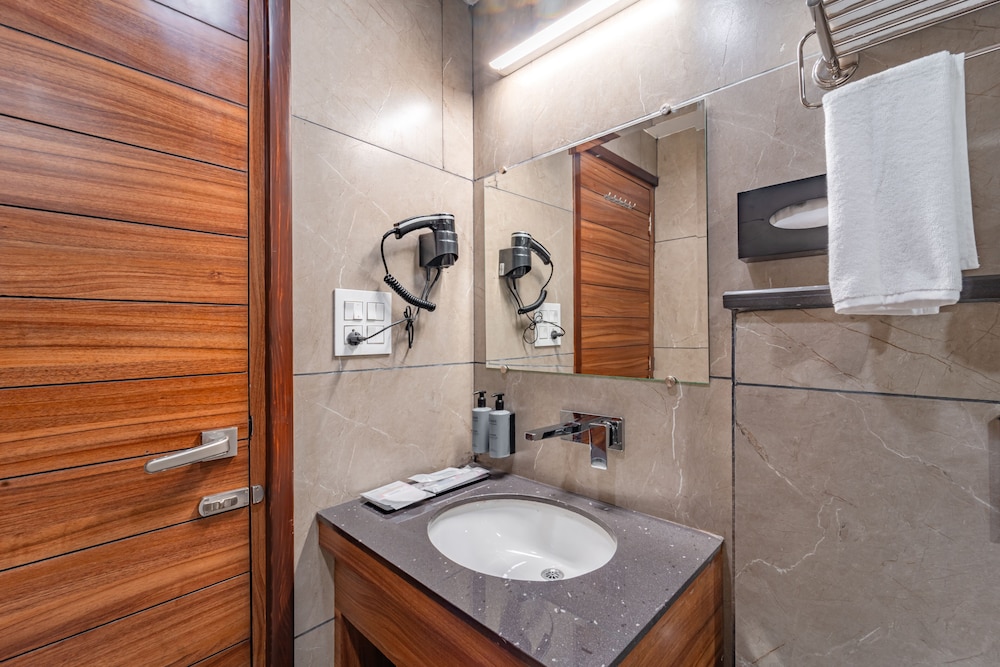 Deluxe Room, 1 Double Bed photo 2