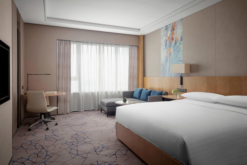 Executive Room, 1 King Bed, City View - Photo 1