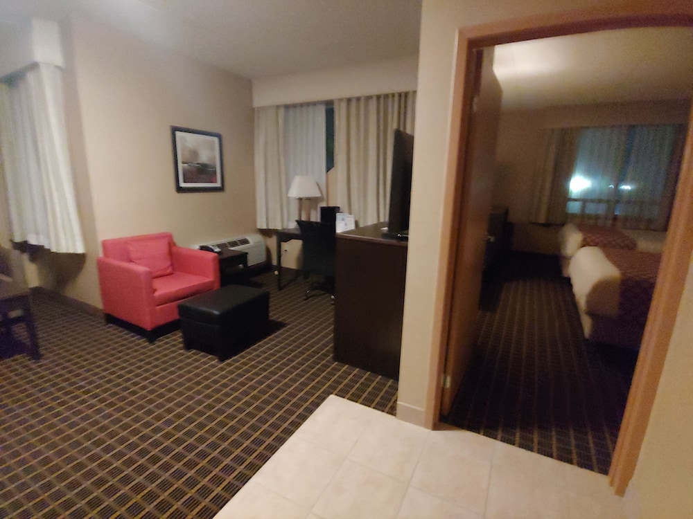 Suite, 2 Queen Beds, Non Smoking, Refrigerator & Microwave (Third Bed Is A Sofabed)