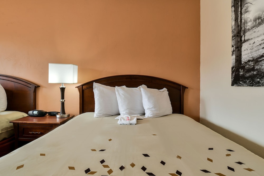 Superior Room, 2 Queen Beds, Non Smoking - Photo 5