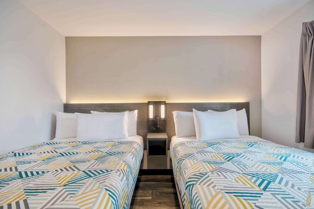 Standard Room, 2 Queen Beds, Accessible, Non Smoking photo 2