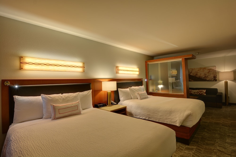 Executive Suite, Multiple Beds - Photo 6