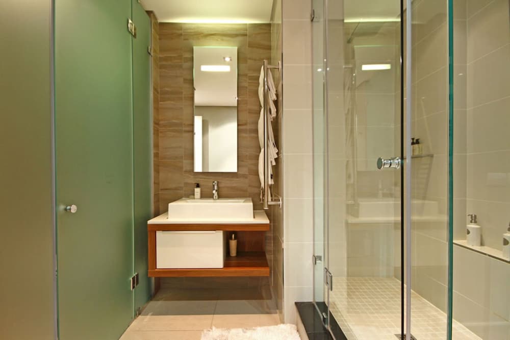 Three-Bedroom Exclusive Penthouse - Photo 2
