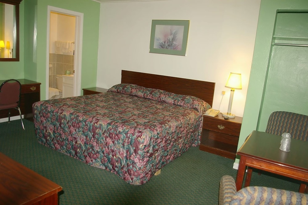 Standard Room, 1 King Bed, Smoking photo 1