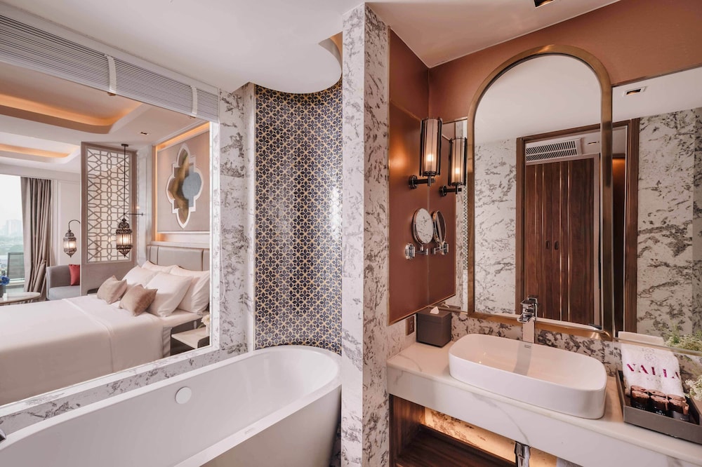Deluxe Suite Twin Club Lounge Access