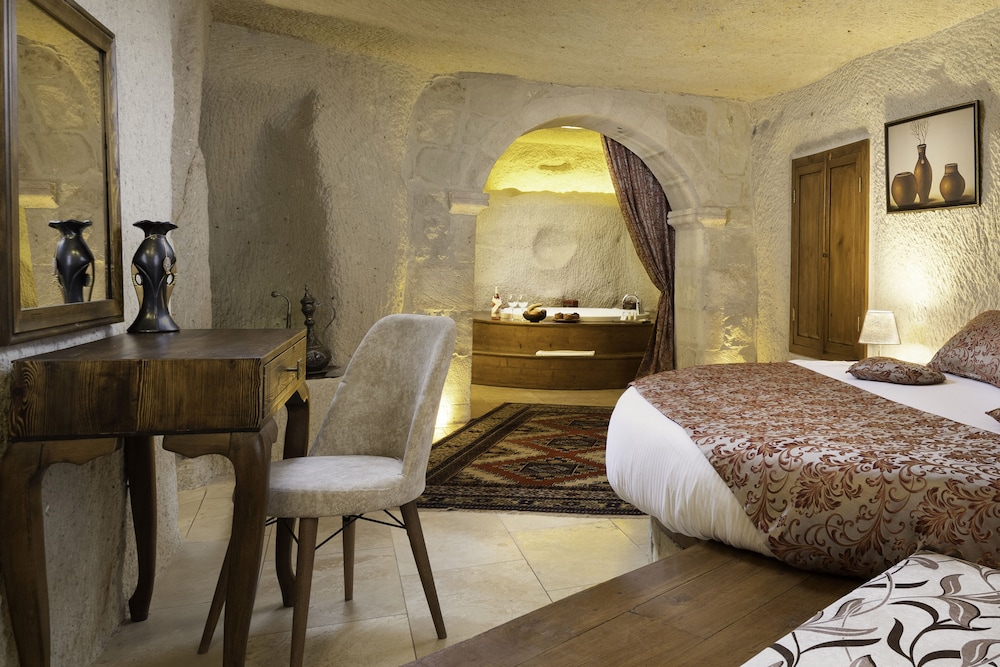 112 King Cave Suit with Jacuzzi photo 3