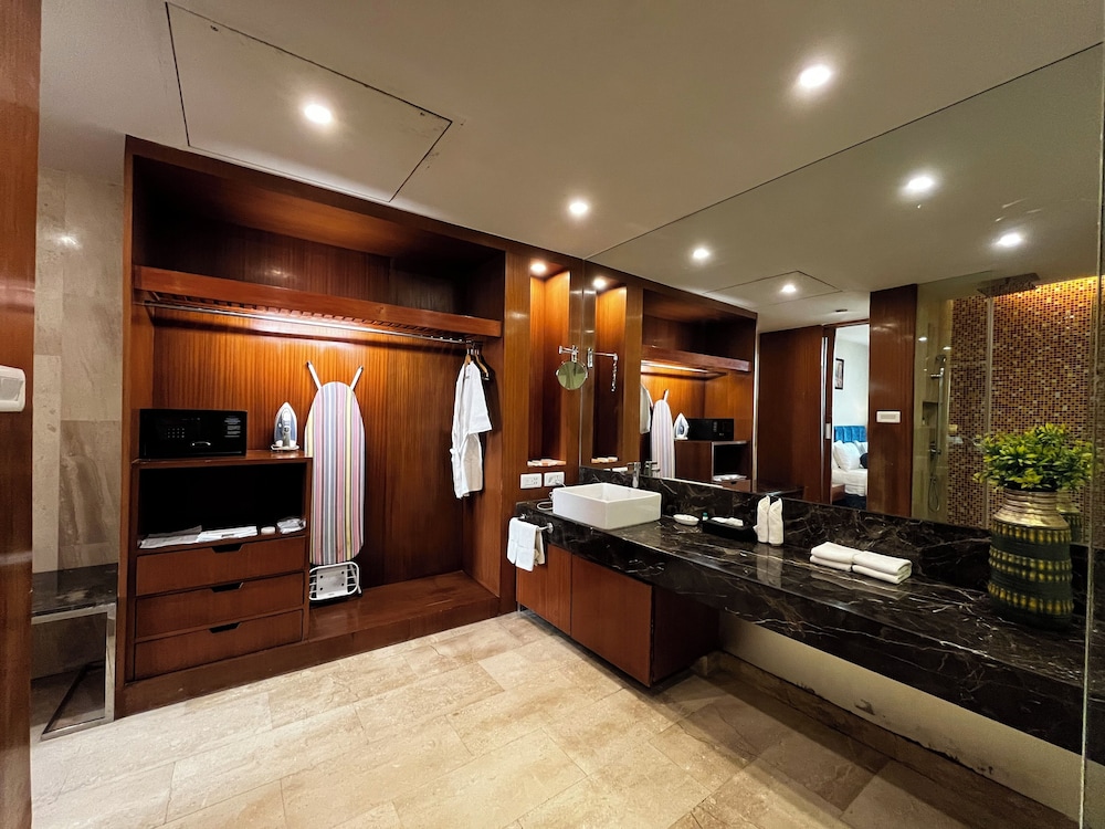 Luxury Suite photo 3