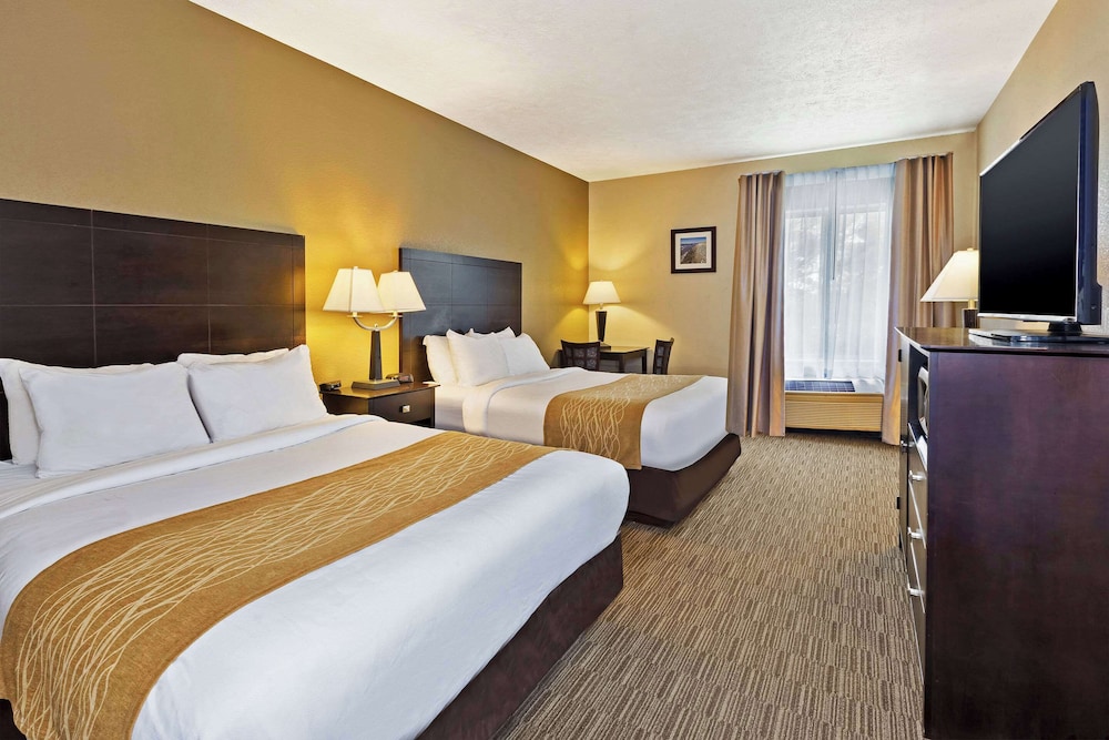 Standard Room, 2 Queen Beds, Non Smoking - Photo 1