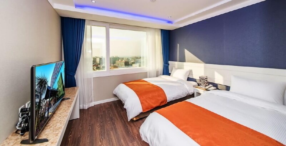 Standard Twin Room - Photo 1