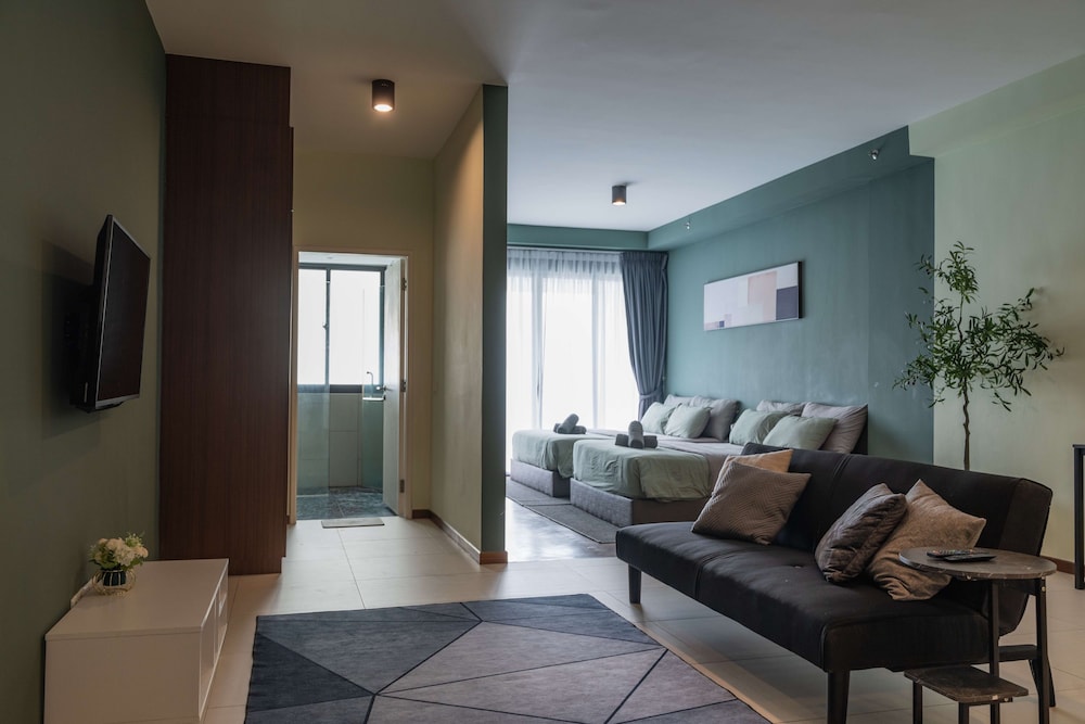 Deluxe Seaview Suite Twin Bed by The Only Bnb photo 1