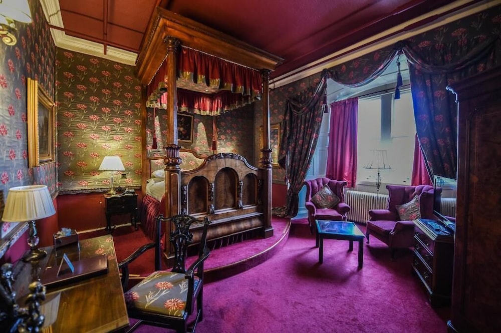 Castle Feature room - Photo 6