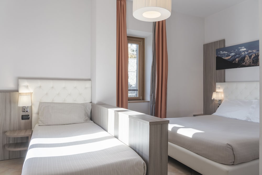 Triple Room, Non Smoking, Mountain View
