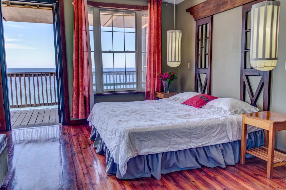 Ocean Front King photo 1