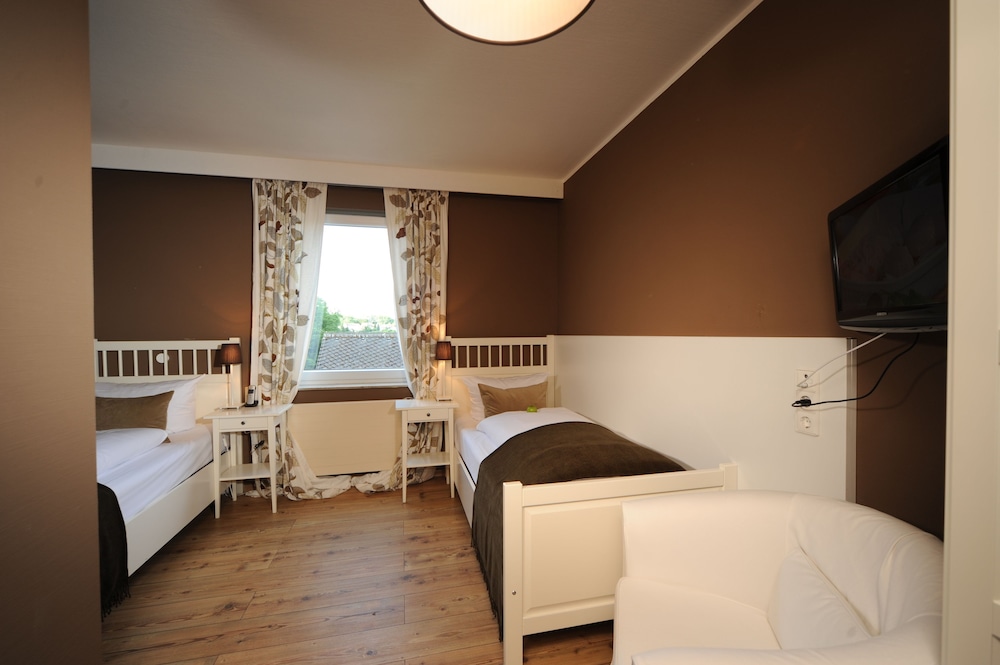 Economy Twin Room Single Use, 2 Twin Beds, Resort View