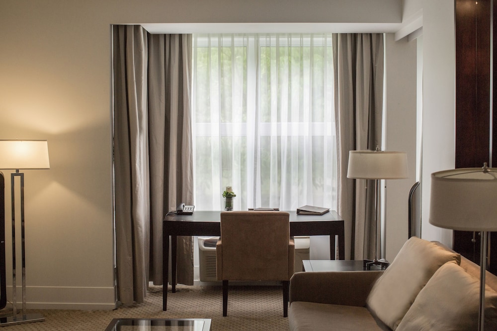 Suite Urbania, 1 Queen Bed + 1 Double Sofa Bed - Photo 2
