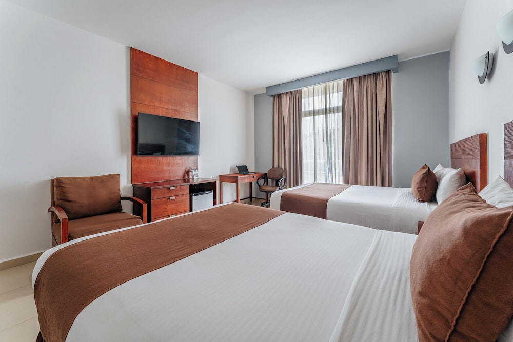 Executive Room, 2 Queen Beds - Photo 4