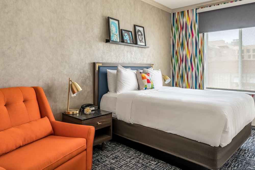 Room, 1 Queen Bed (with Sleeper Chair)