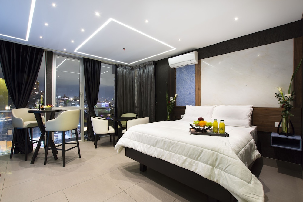 Suite with hot tub - Photo 5