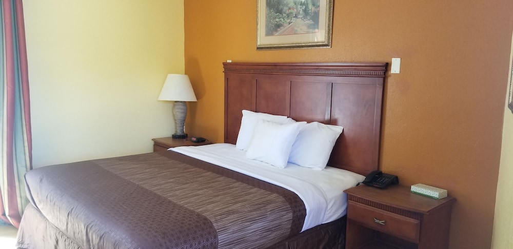 Comfort Single Room, 1 King Bed, Smoking photo 1