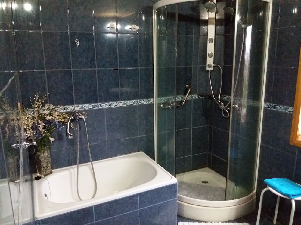 Romantic Double Room, 1 Double Bed, Private Bathroom photo 3