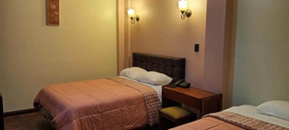 Economy Twin Room, 1 Bedroom, Shared Bathroom, City View photo 1