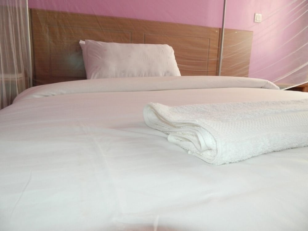 Economy Double Room Single Use, 1 King Bed, Courtyard View photo 1