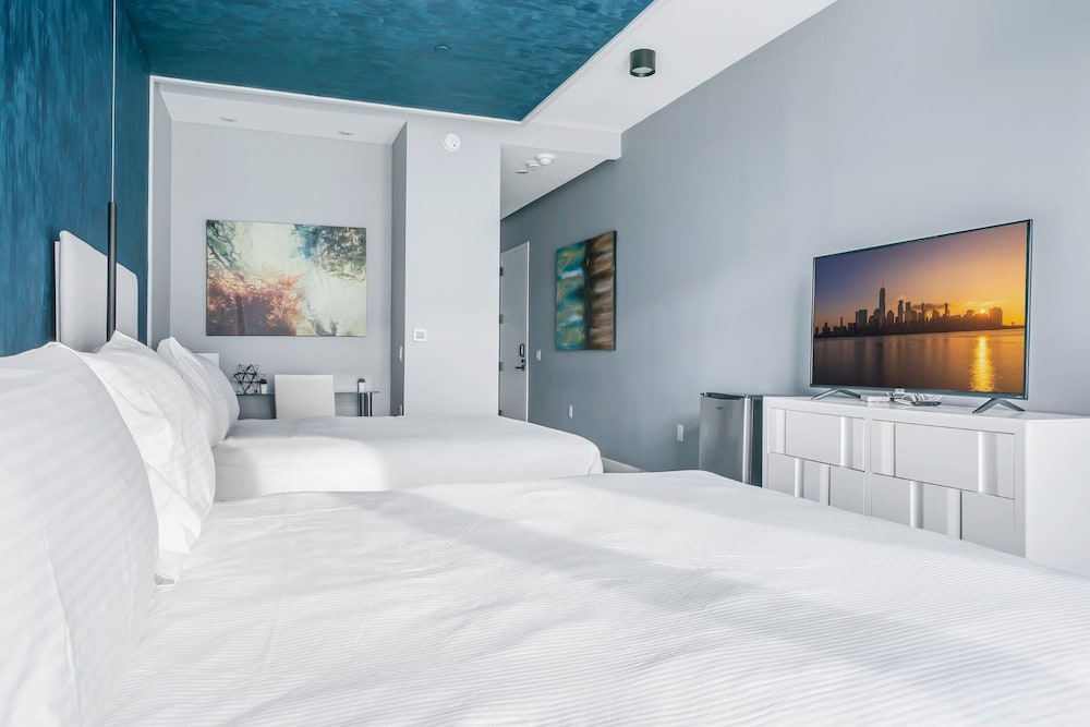 Deluxe Double Room, 2 Queen Beds - Photo 9