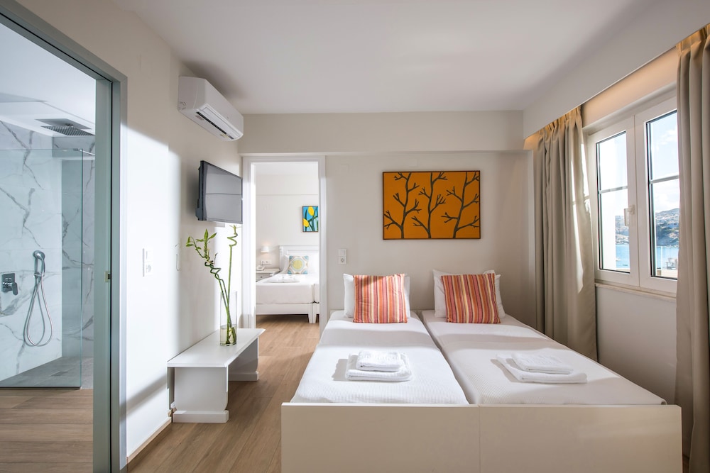 Family Room, 2 Bedrooms, Sea View - Photo 1