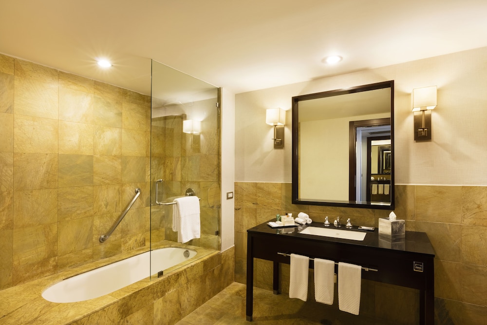 Junior Suite, 2 Double Beds - Photo 4